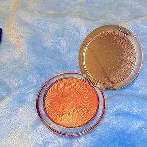 Diorskin Nude Luminizer Glow Vibes in 002 Coral Vibes